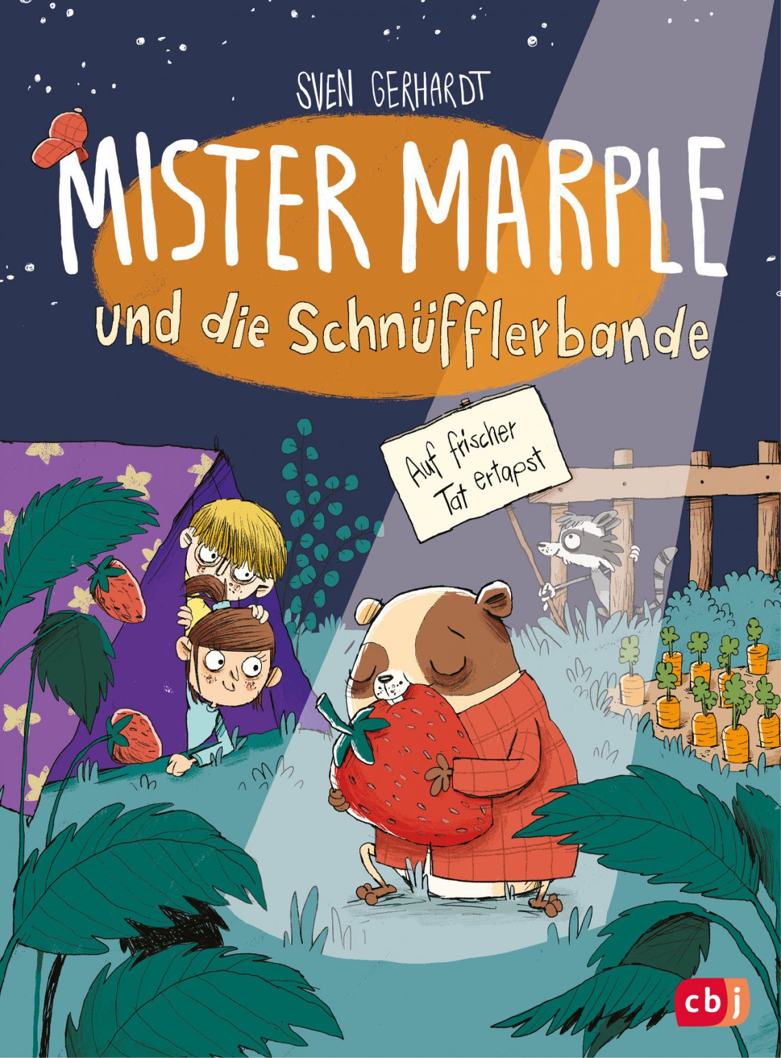 Cover des Buches Mister Marple und die Schnüfflerbande. In der Mitte ein Hamster im karierten Morgenmantel, der eine Erdbeere in der Hand hält. Im Hintergrund ein Zelt mit Sternen aus dem ein Junge und ein Mädchen herausschauen (links), auf der rechten Hintergrundseite ein Karottenfeld sowie ein Zaun, zwischen dessen Stäben ein Waschbär hervorschaut und ein Schild mit den Worten "Auf frischer Tat ertapst" steht.